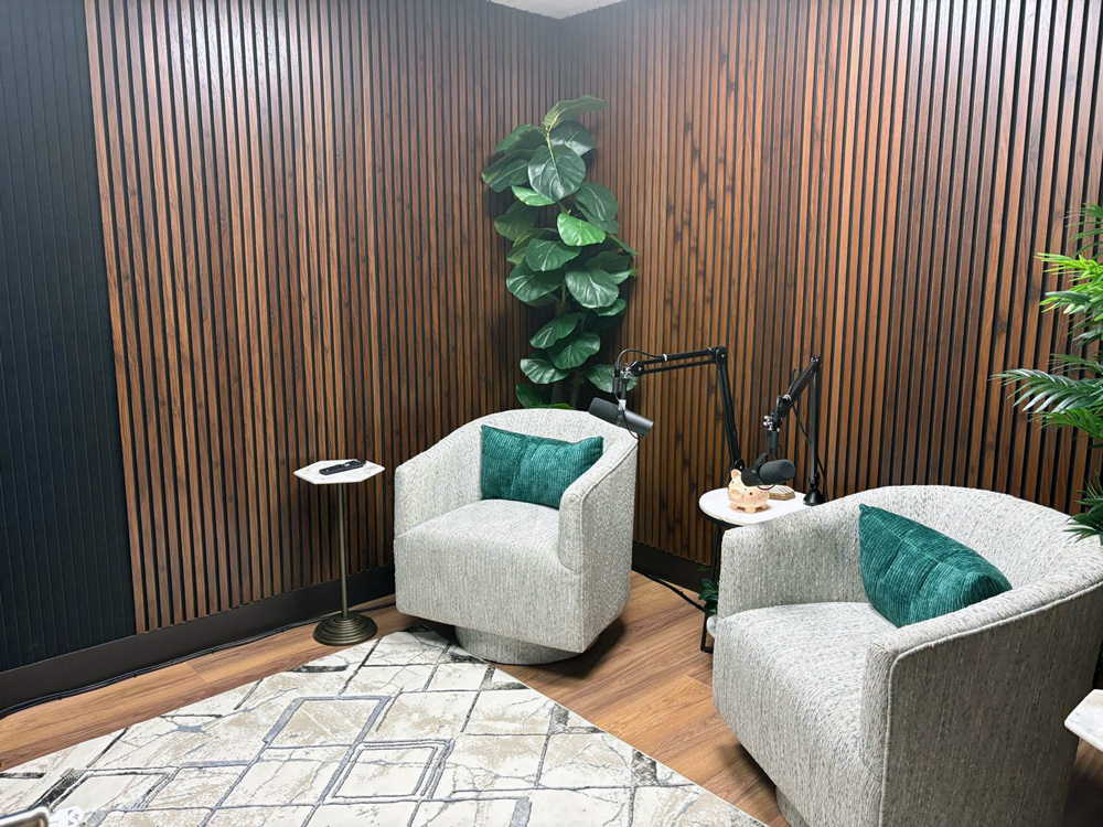 1 Hour Podcast Studio Rental - Image 4